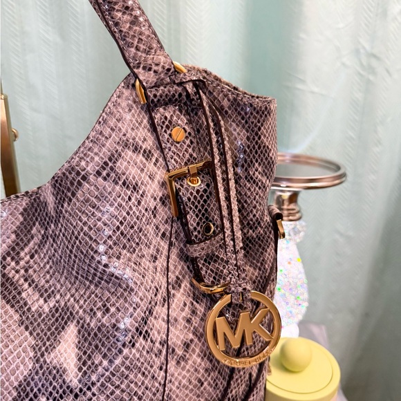 NWOT - Michael Kors Milo Large Hobo Bag - Picture 3 of 10